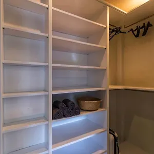 https://charmy-cozy-flat-with-a-stunning-city-view.it-lombardy.com